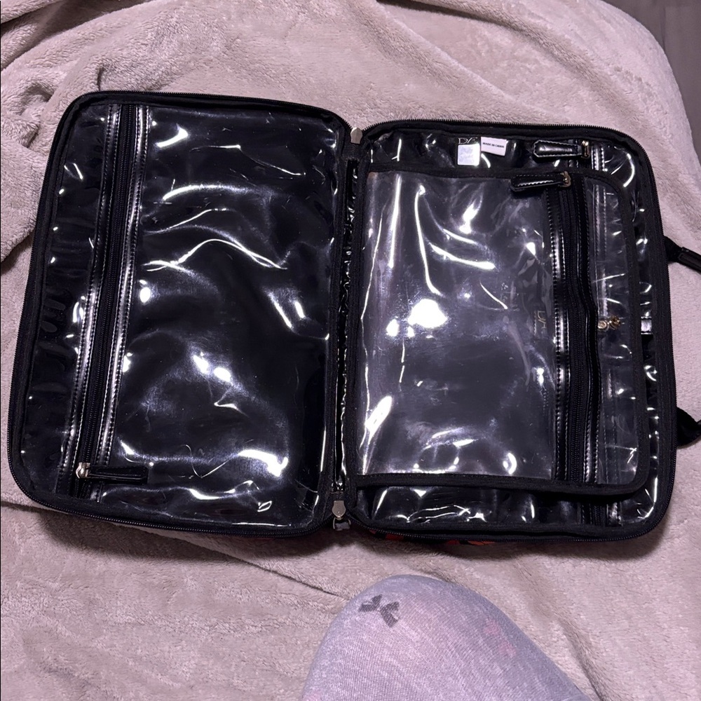 Diane Von Furstenberg… RARE..Toiletry Cosmetics Multiple Compartments Tote. - Picture 4 of 5